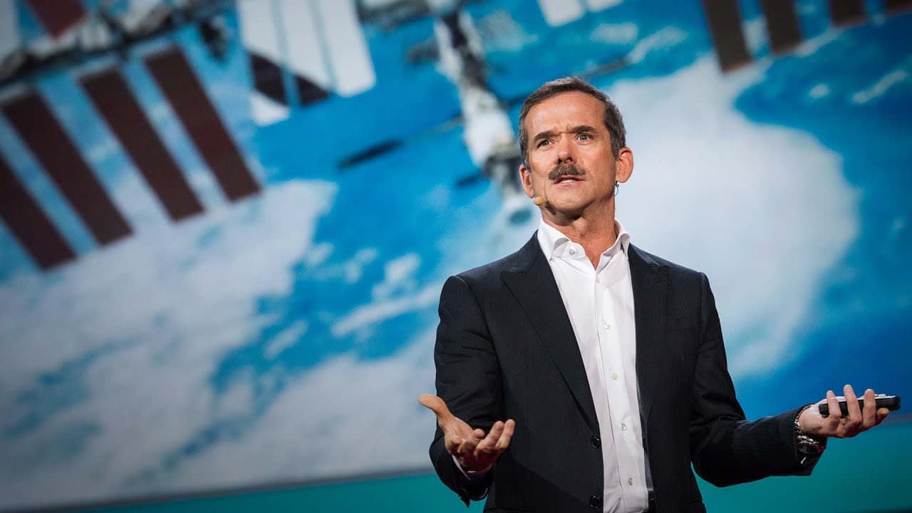 Leçons de résilience et d'adaptation de Chris Hadfield suite à une expérience critique dans l'espace